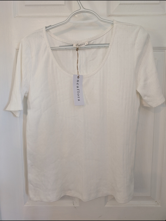 Neuflora Tops - NWT! Neuflora Women's White Short Sleeve Scoop Neck Tee